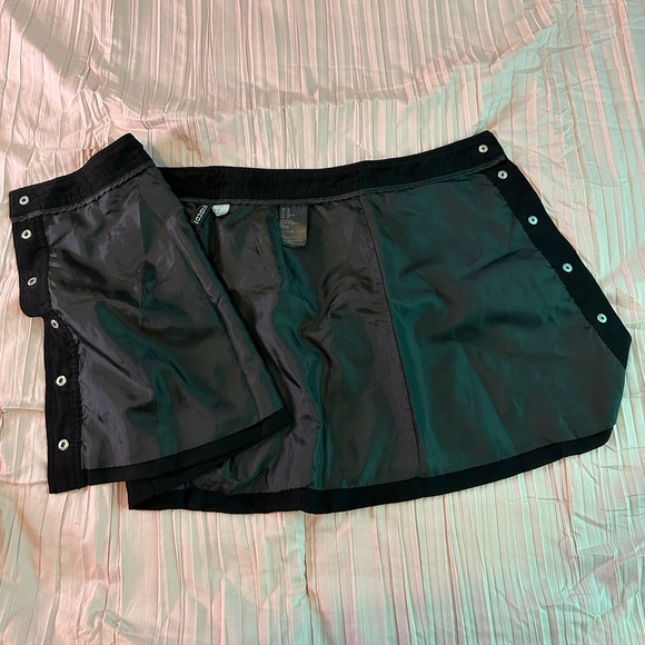 H&M black skirt - Picture 2 of 3